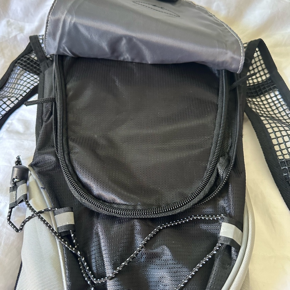 Kuyou Hydration Pack Backpack. Without Bladder - image 5